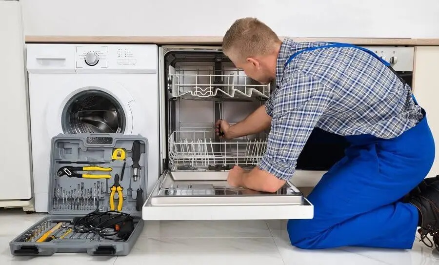 Başakşehir Beko servisi teknisyen ekibi beyaz eşya tamiri yaparken